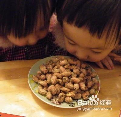 蜂蜜花生的做法视频,甜蜜滋味，简单上手